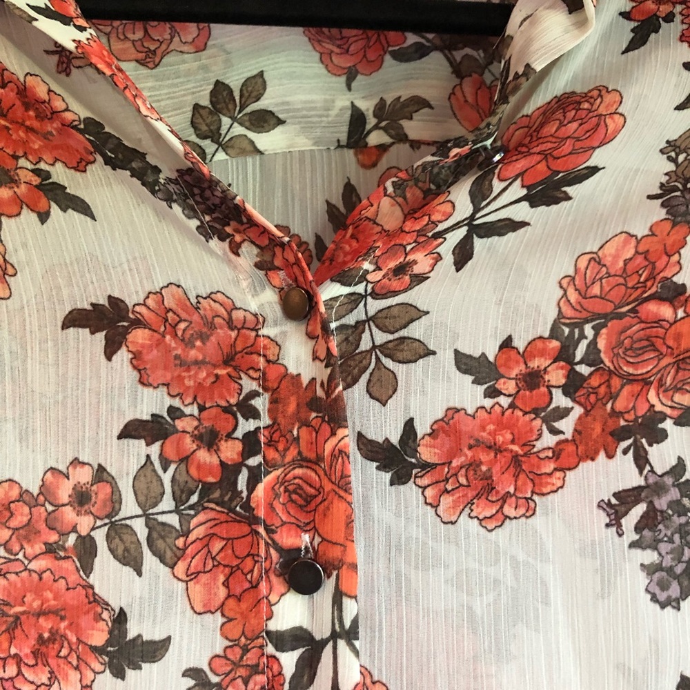 Floral Button-Up Blouse - Picture 3 of 3